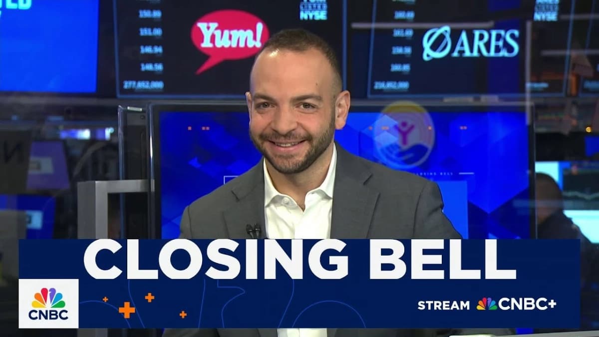 Apple's AI Pivot: Capitulation or Strategic Necessity?